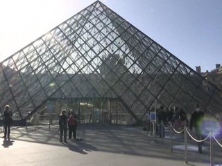 Парижский Лувр вновь открыт для посетителей